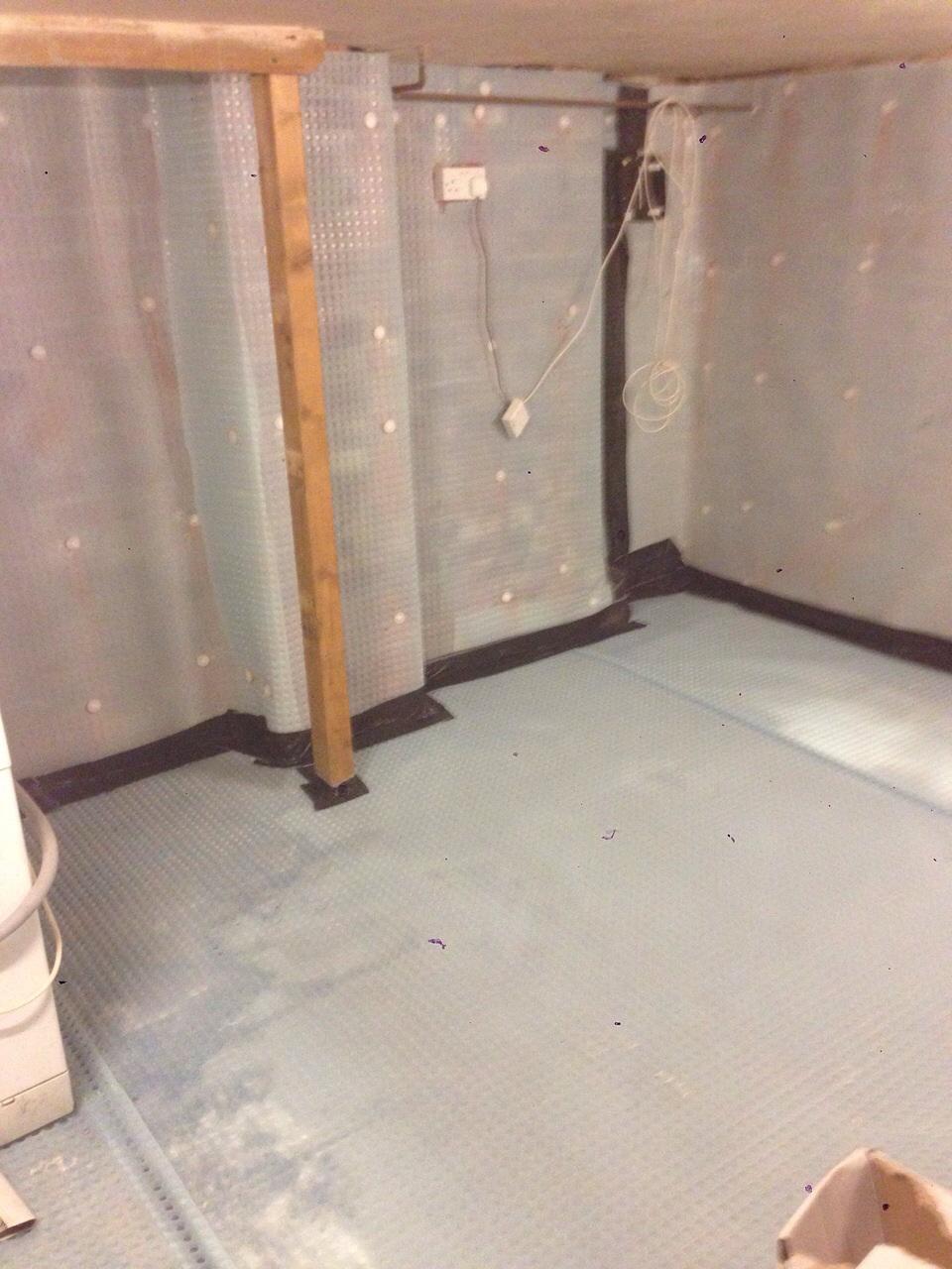 Crawl space fully encapsulated with cavity drain membrane